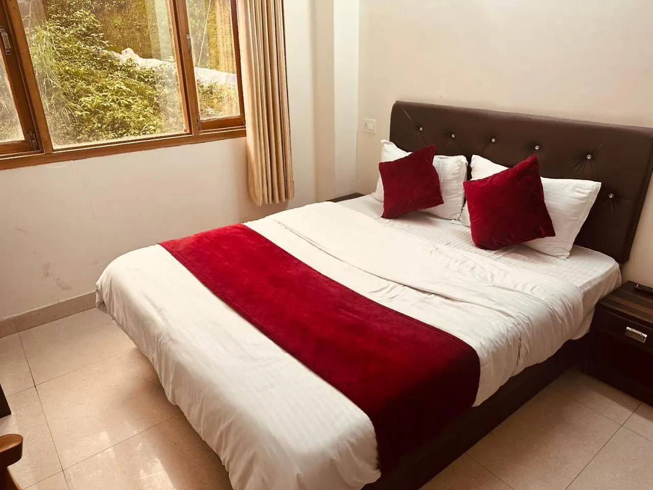Asha Residency Shimla - Budget Friendly !! Travellers Delight !! Luxury Rooms !! Best Awarded Hotel